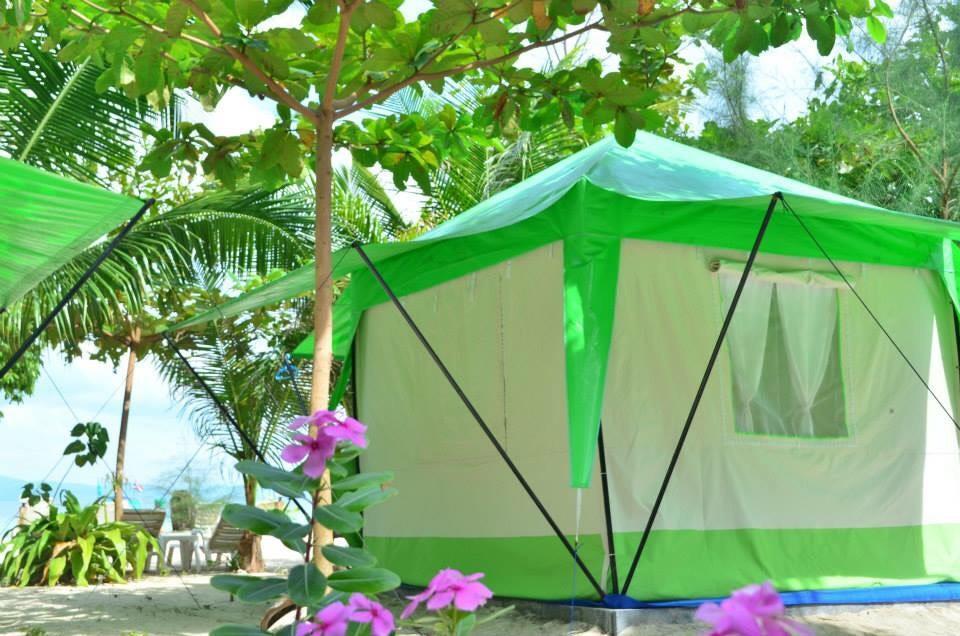 Koh Ngai Camping Restaurant @ Bar Bagian luar foto