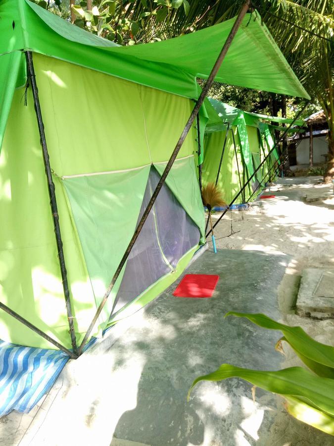 Koh Ngai Camping Restaurant @ Bar Bagian luar foto