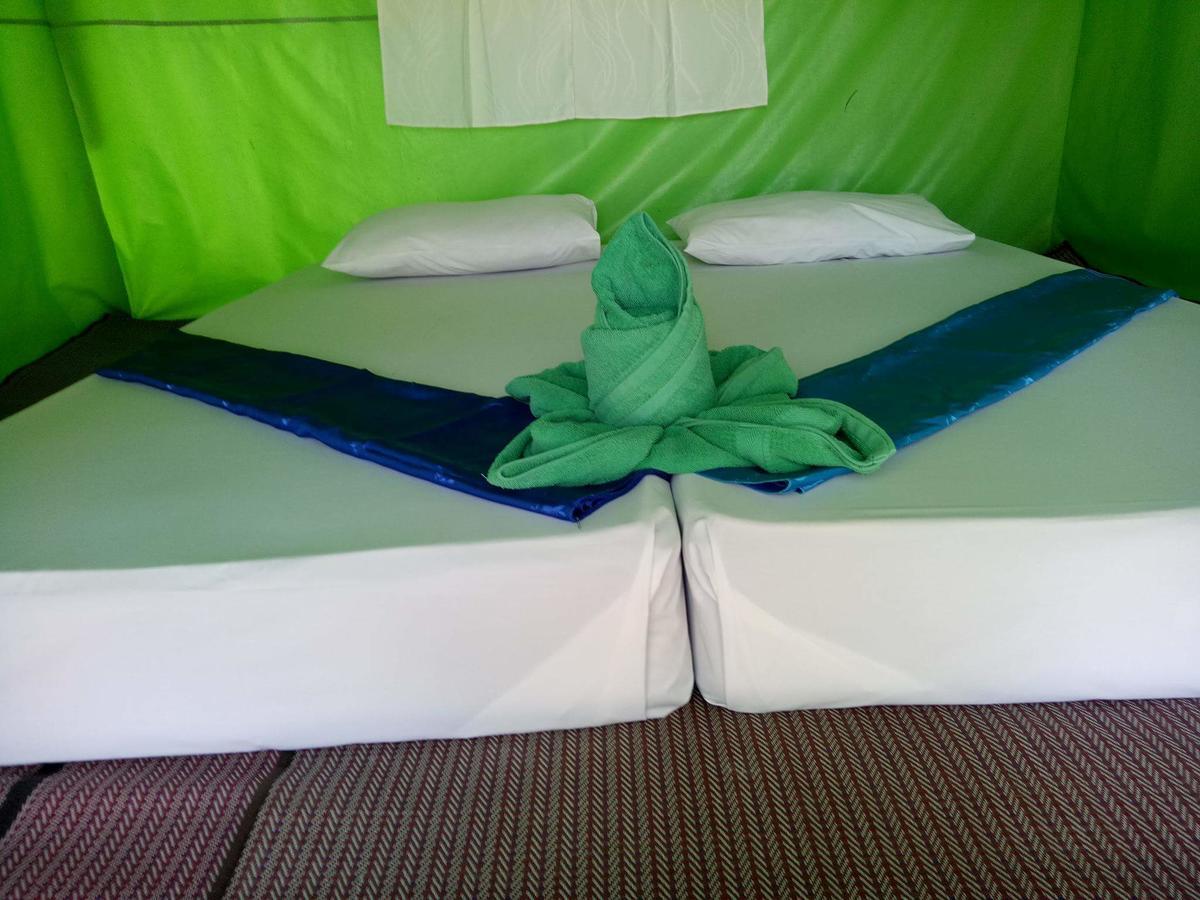 Koh Ngai Camping Restaurant @ Bar Bagian luar foto