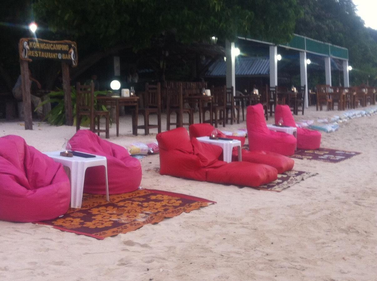 Koh Ngai Camping Restaurant @ Bar Bagian luar foto