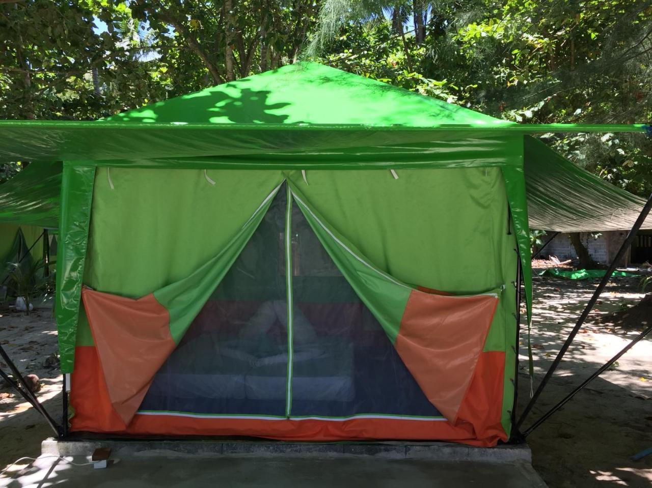 Koh Ngai Camping Restaurant @ Bar Bagian luar foto