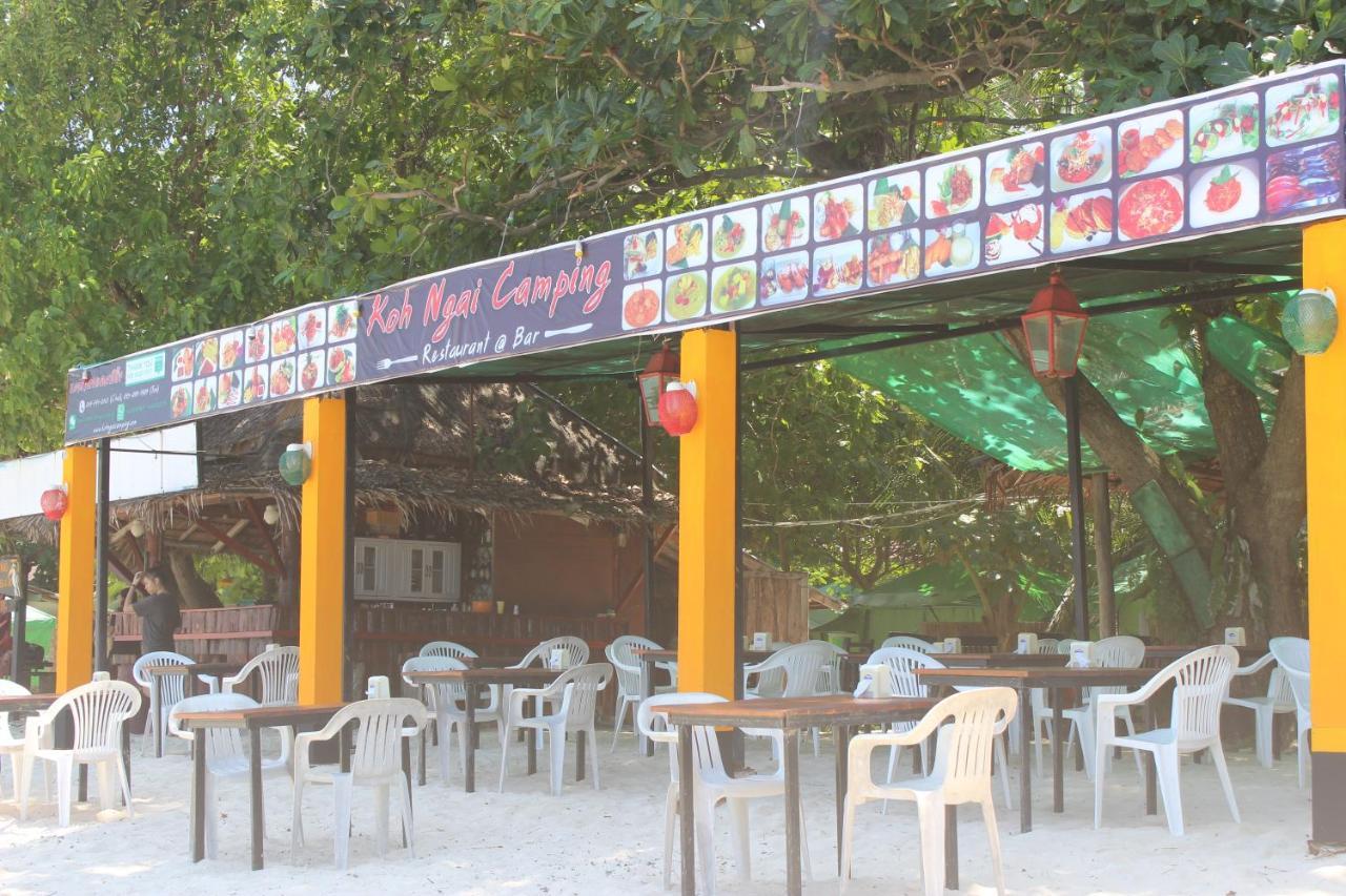 Koh Ngai Camping Restaurant @ Bar Bagian luar foto